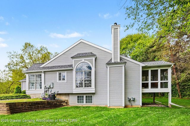 1930 Creek Landing, Haslett, MI 48840