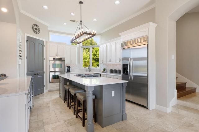 25616 Kahala Sunset CT, Spicewood, TX 78669