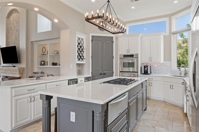 25616 Kahala Sunset CT, Spicewood, TX 78669