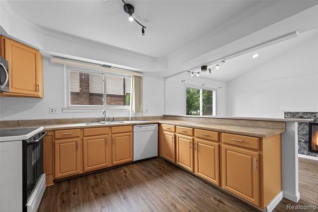4051 Dickson Drive, Sterling Heights, MI 48310
