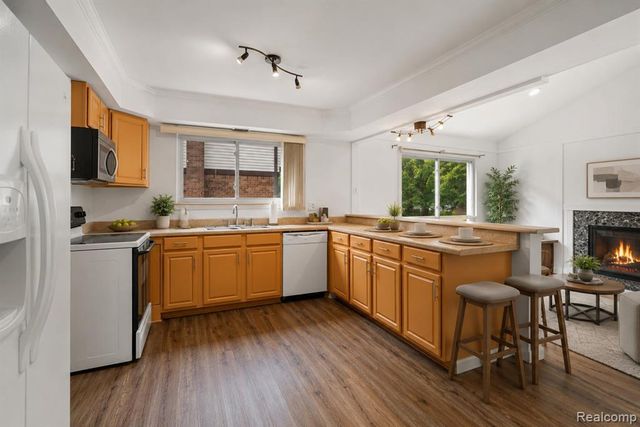 4051 Dickson Drive, Sterling Heights, MI 48310