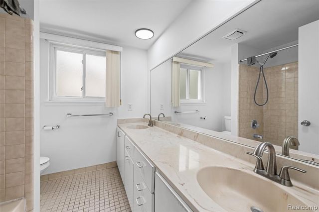 4051 Dickson Drive, Sterling Heights, MI 48310