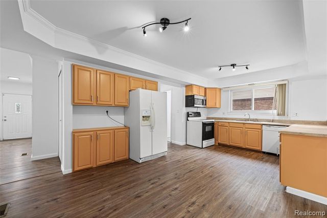 4051 Dickson Drive, Sterling Heights, MI 48310