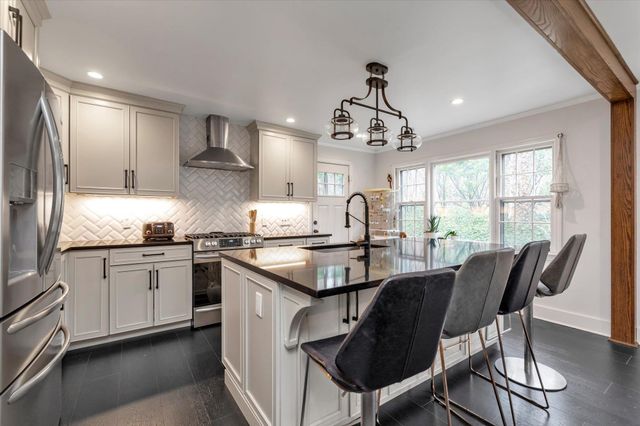 1 Longview Road, Port Washington, NY 11050
