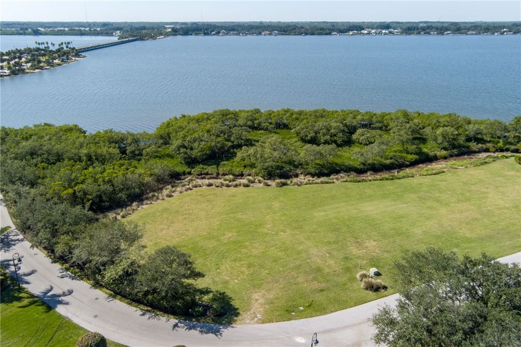 9205 Marsh Island Drive, Vero Beach, FL 32963