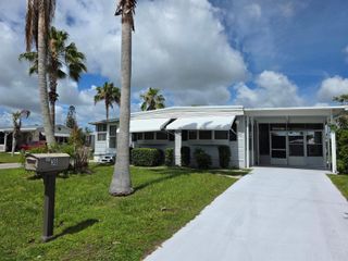 36 Grande Vista Way, Port St. Lucie, FL 34952