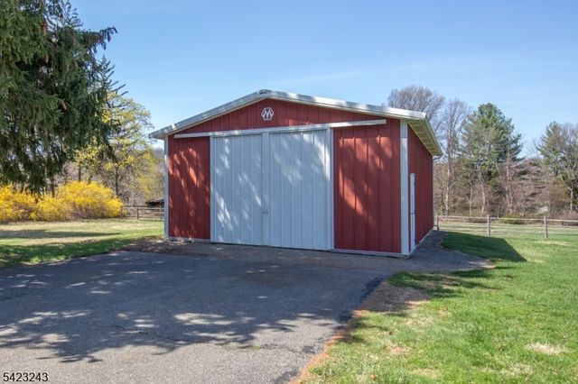 1 Scarlet Oak Rd, Tewksbury Twp., NJ 07830