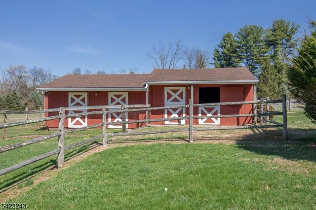 1 Scarlet Oak Rd, Tewksbury Twp., NJ 07830