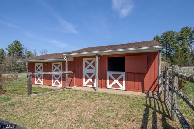 1 Scarlet Oak Rd, Tewksbury Twp., NJ 07830