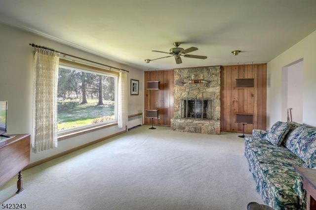 1 Scarlet Oak Rd, Tewksbury Twp., NJ 07830