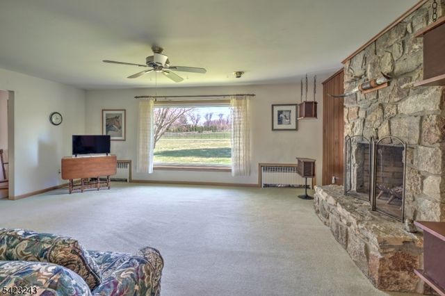 1 Scarlet Oak Rd, Tewksbury Twp., NJ 07830