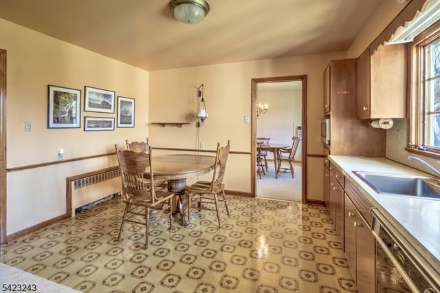 1 Scarlet Oak Rd, Tewksbury Twp., NJ 07830