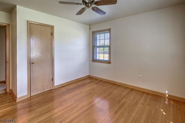 1 Scarlet Oak Rd, Tewksbury Twp., NJ 07830