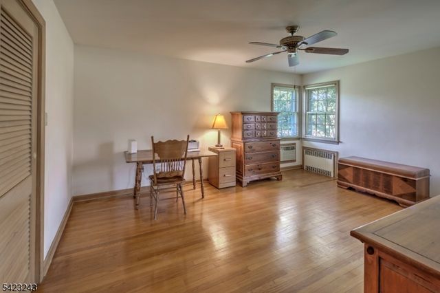 1 Scarlet Oak Rd, Tewksbury Twp., NJ 07830