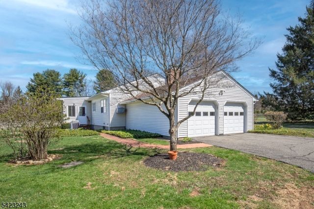 1 Scarlet Oak Rd, Tewksbury Twp., NJ 07830