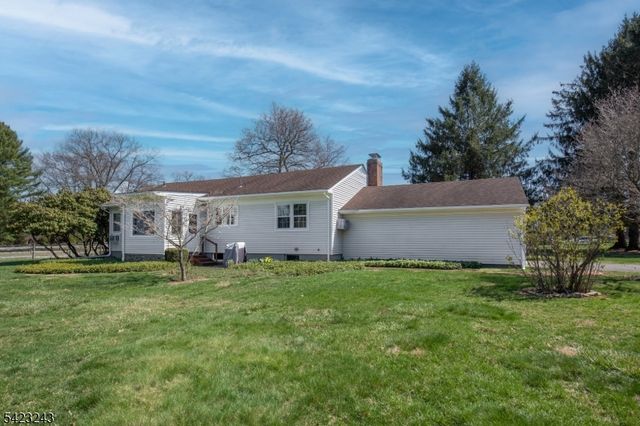1 Scarlet Oak Rd, Tewksbury Twp., NJ 07830