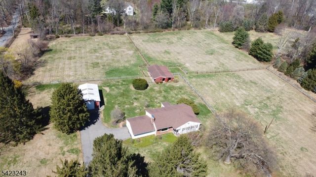 1 Scarlet Oak Rd, Tewksbury Twp., NJ 07830