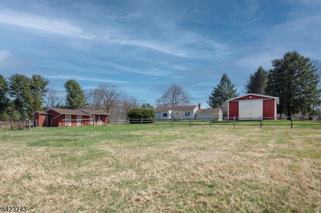 1 Scarlet Oak Rd, Tewksbury Twp., NJ 07830