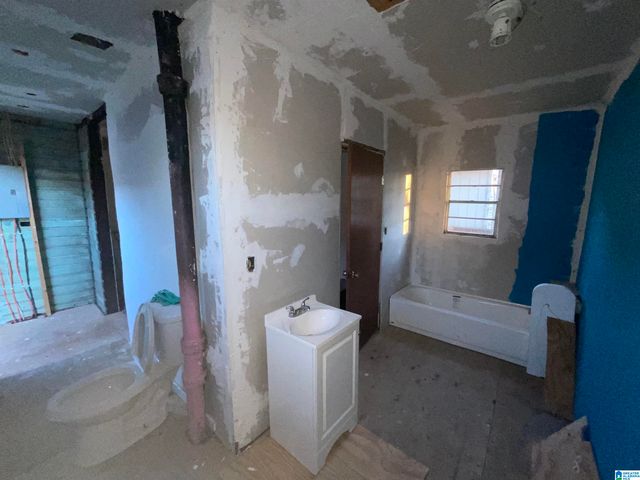 1262 AVENUE M, Birmingham, AL 35218