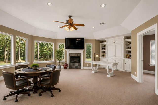 348 W Pines Drive, Montgomery, TX 77356