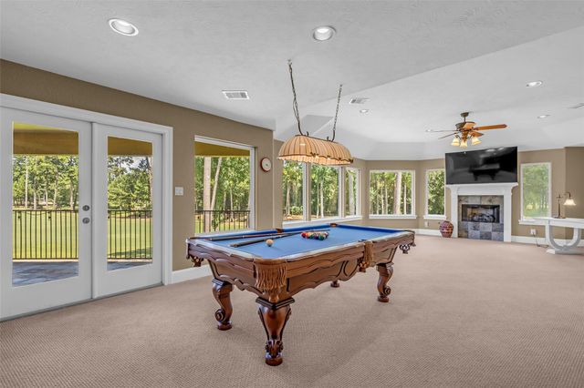 348 W Pines Drive, Montgomery, TX 77356