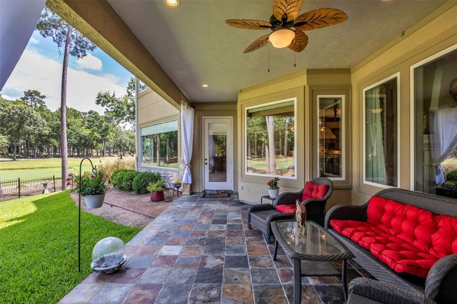 348 W Pines Drive, Montgomery, TX 77356