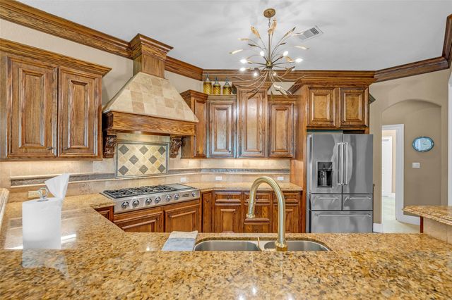 348 W Pines Drive, Montgomery, TX 77356