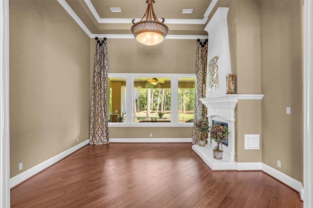 348 W Pines Drive, Montgomery, TX 77356