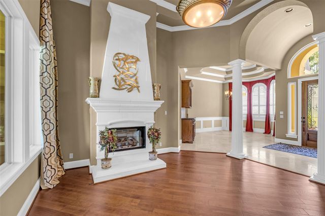 348 W Pines Drive, Montgomery, TX 77356