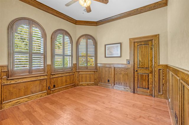 348 W Pines Drive, Montgomery, TX 77356