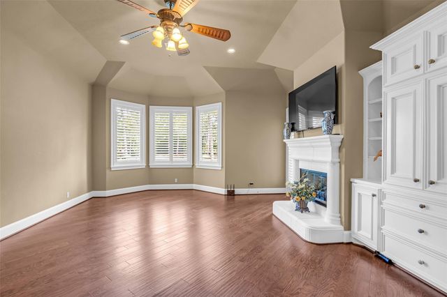 348 W Pines Drive, Montgomery, TX 77356