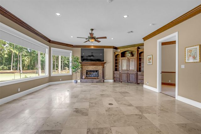348 W Pines Drive, Montgomery, TX 77356