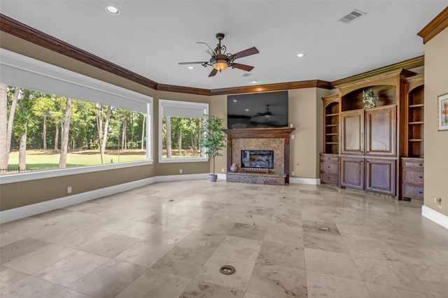348 W Pines Drive, Montgomery, TX 77356
