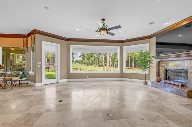 348 W Pines Drive, Montgomery, TX 77356