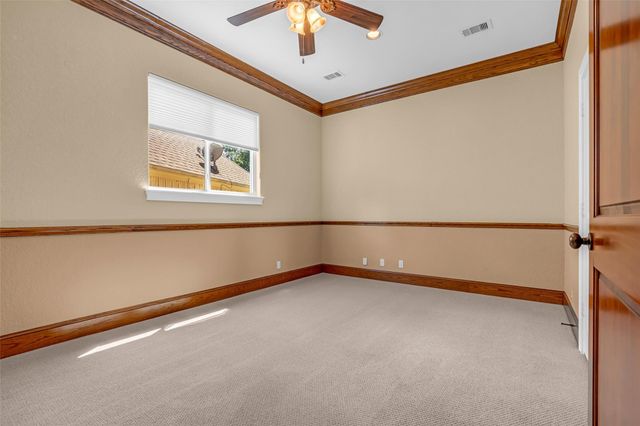 348 W Pines Drive, Montgomery, TX 77356
