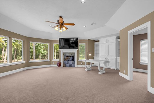 348 W Pines Drive, Montgomery, TX 77356