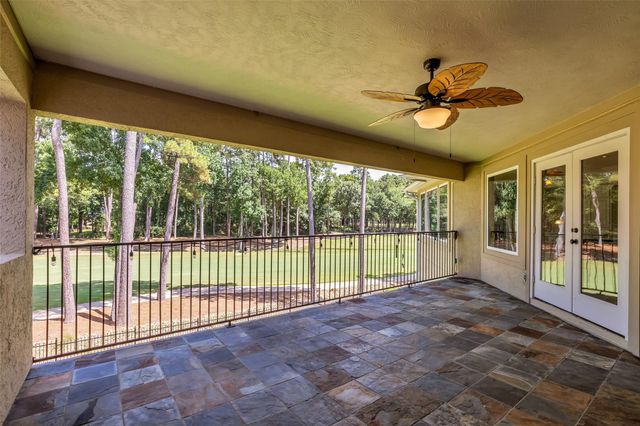 348 W Pines Drive, Montgomery, TX 77356