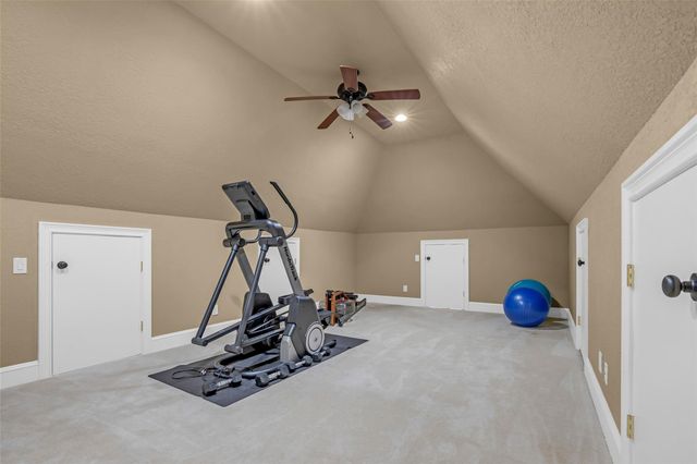 348 W Pines Drive, Montgomery, TX 77356