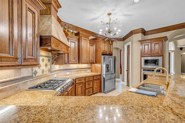 348 W Pines Drive, Montgomery, TX 77356