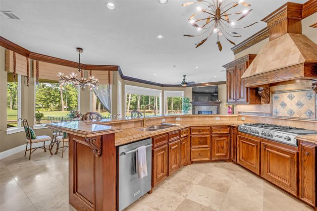 348 W Pines Drive, Montgomery, TX 77356