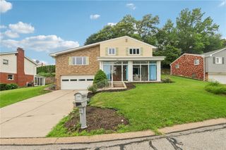 1717 Gina Dr, West Mifflin, PA 15122