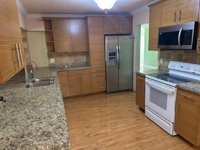 732 SE 11th Avenue, Deerfield Beach, FL 33441