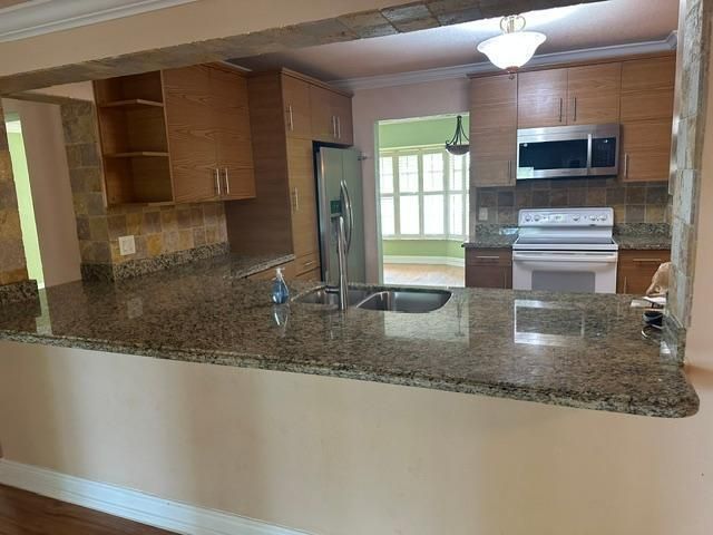 732 SE 11th Avenue, Deerfield Beach, FL 33441