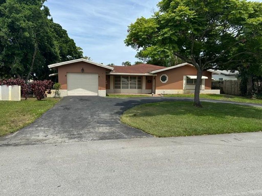 732 SE 11th Avenue, Deerfield Beach, FL 33441