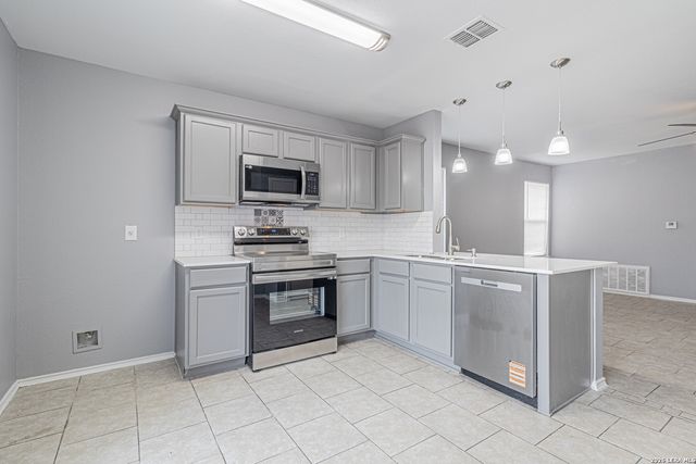 6711 Dragon Tooth, San Antonio, TX 78242