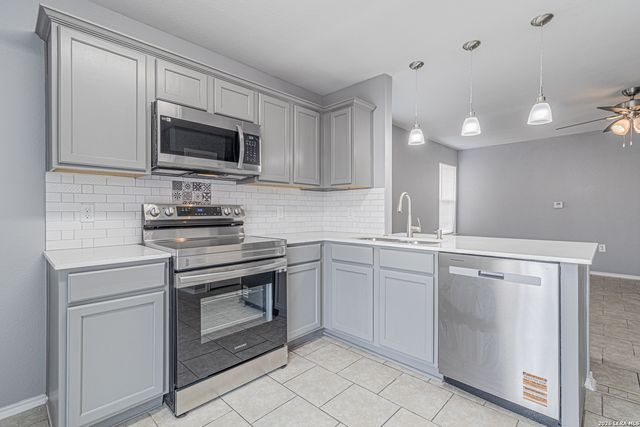 6711 Dragon Tooth, San Antonio, TX 78242