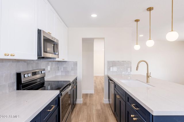 3830 W CLAREMONT Street, Phoenix, AZ 85019