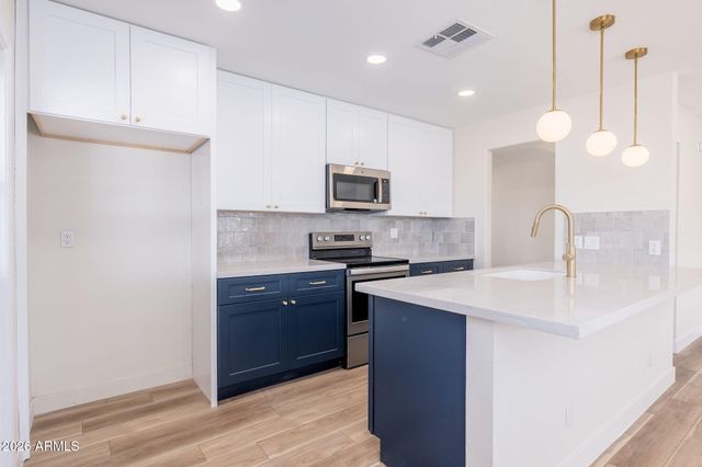 3830 W CLAREMONT Street, Phoenix, AZ 85019
