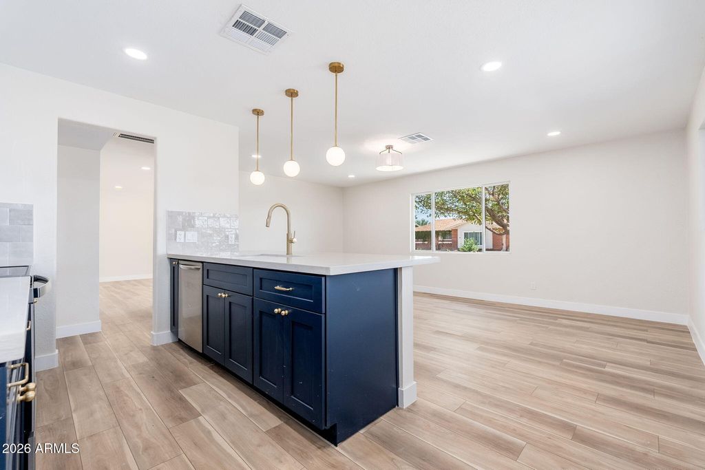 3830 W CLAREMONT Street, Phoenix, AZ 85019 — photo 4