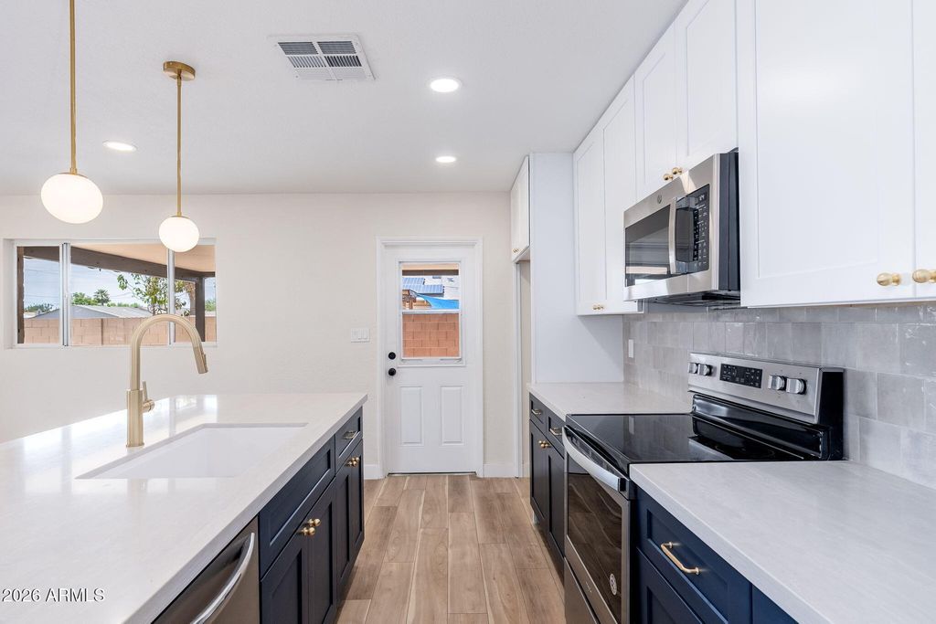 3830 W CLAREMONT Street, Phoenix, AZ 85019 — photo 5